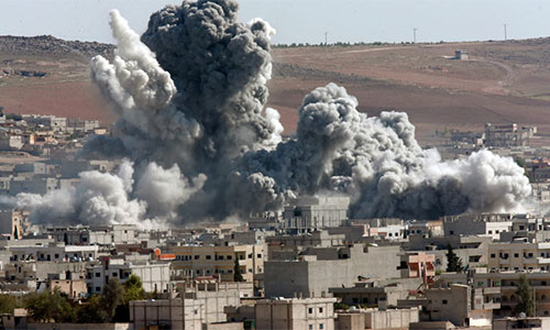 fuerzas de la Coalición atacan objetivos civiles en Siria Bombardeos de EEUU matan a 15 civiles en Deir Ezzor